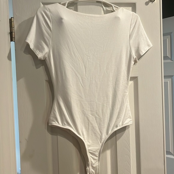 Superdown Al square neck short sleeve bodysuit - Picture 10 of 11